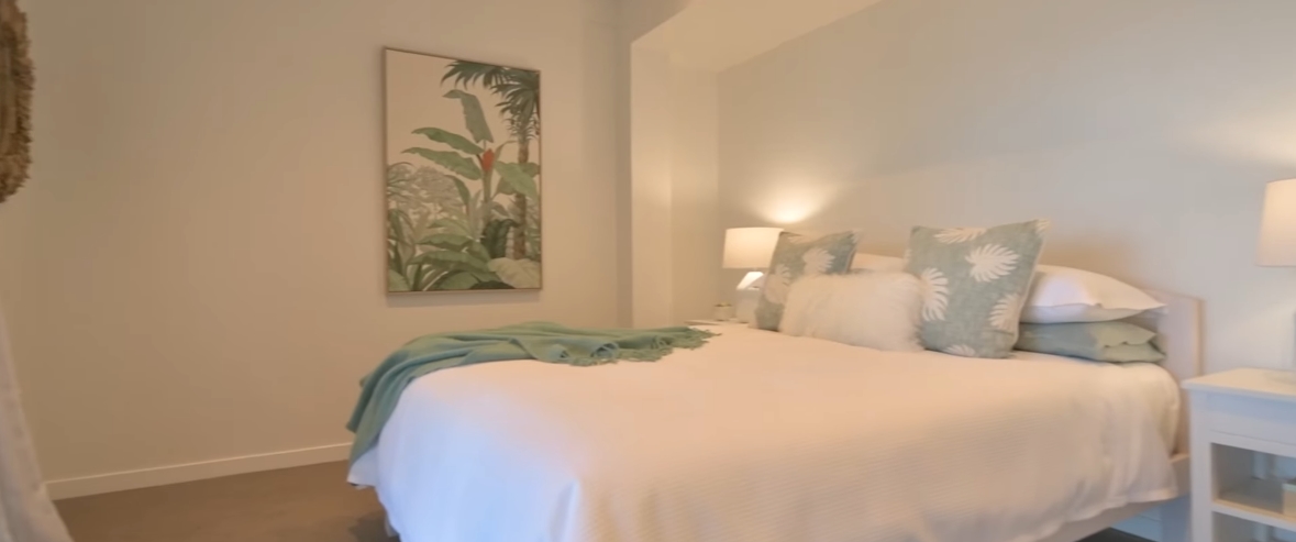 21 Photos vs. 69 Harbour View Rd, Omokoroa Interior Design Luxury Home Tour