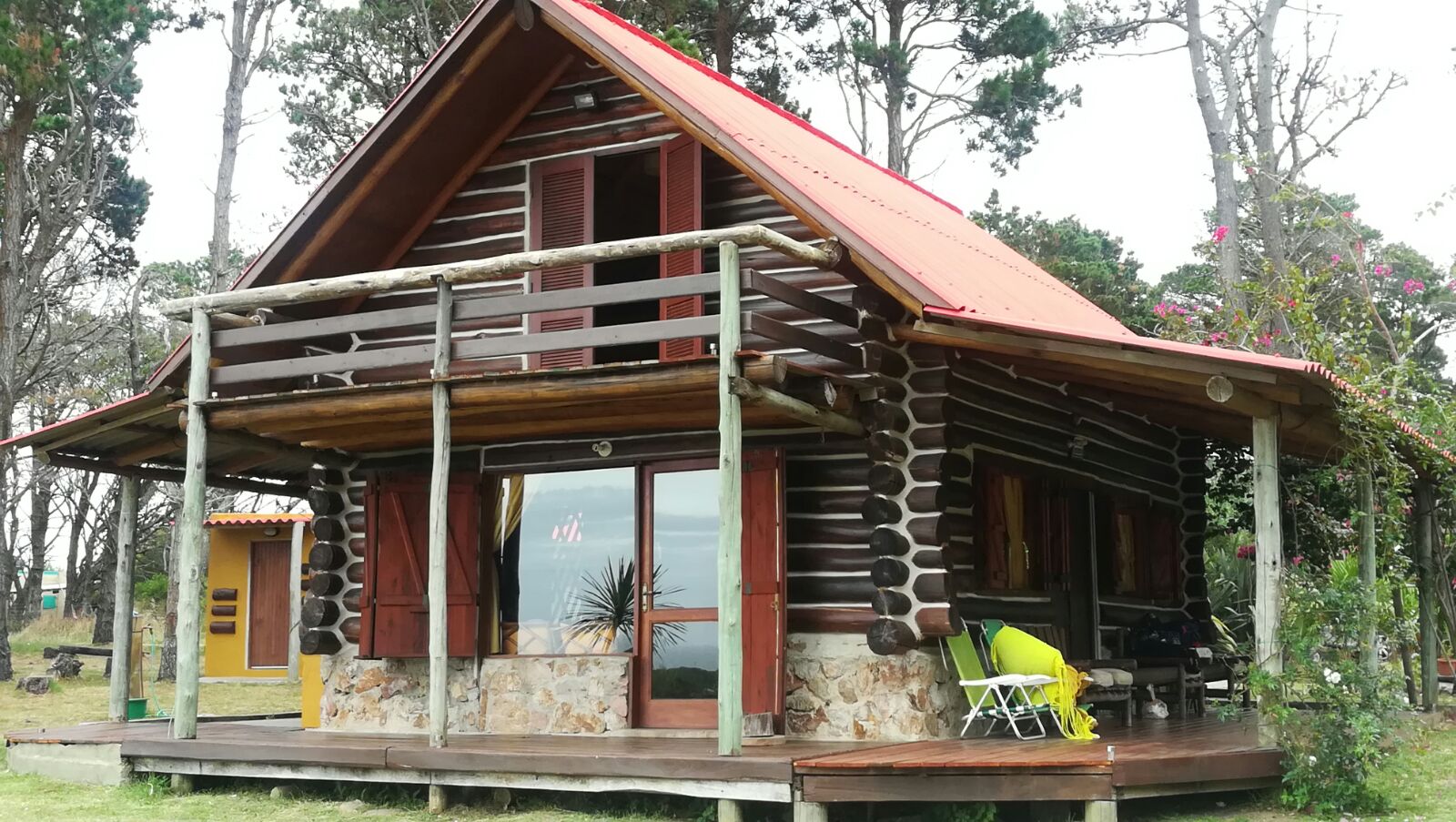 casa cabaña de troncos y piedra LODEAGUSTINA