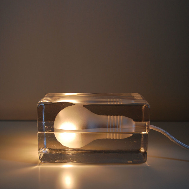 Лампа с кубическими и сферическими элементами. Ледовый лампочки. Лампа фонтан. Ледяная лампа. Креативные обои на телефон.