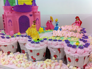 Belle Princess Garden Castle cake - Cupcake version