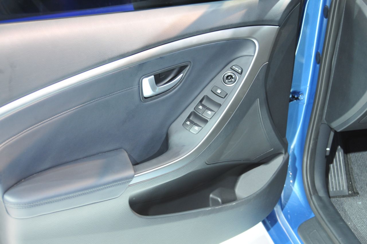 Hyundai elantra снятие обшивки передней двери. обшивка двери хендай элантра 5. Hyundai i30обшивка двери. хендай акцент снятие обшивки передней двери. Hyundai elantra 2012 двери.