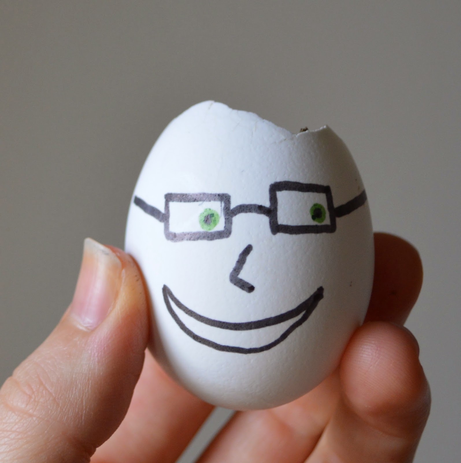 Голова яйцо роблокс. Яичная голова. Голова яйцо Eugene. Голова из яйца пластилином.