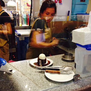 Lava by Fudge, Cake Shop in Cebu, Lava Cake, Chicken Curry Pie, Ayla Center Cebu New Wing, Kalami Cebu Review