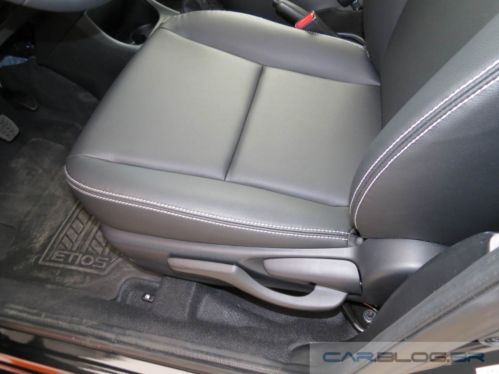 Toyota Etios XLS 1.5 2015 - interior