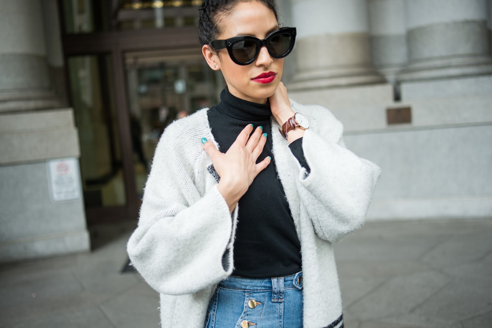 Allergic to Vanilla- an SF style blog Zara gold boots, gold boots, Zara, Isabel Marant lookalike, high-waisted flares, high-waisted denim, H&M denim, street style