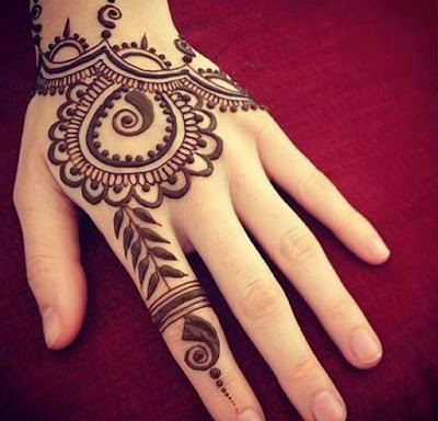 Tangan adalah bagian tubuh yang paling sering di tato oleh seorang wanita.