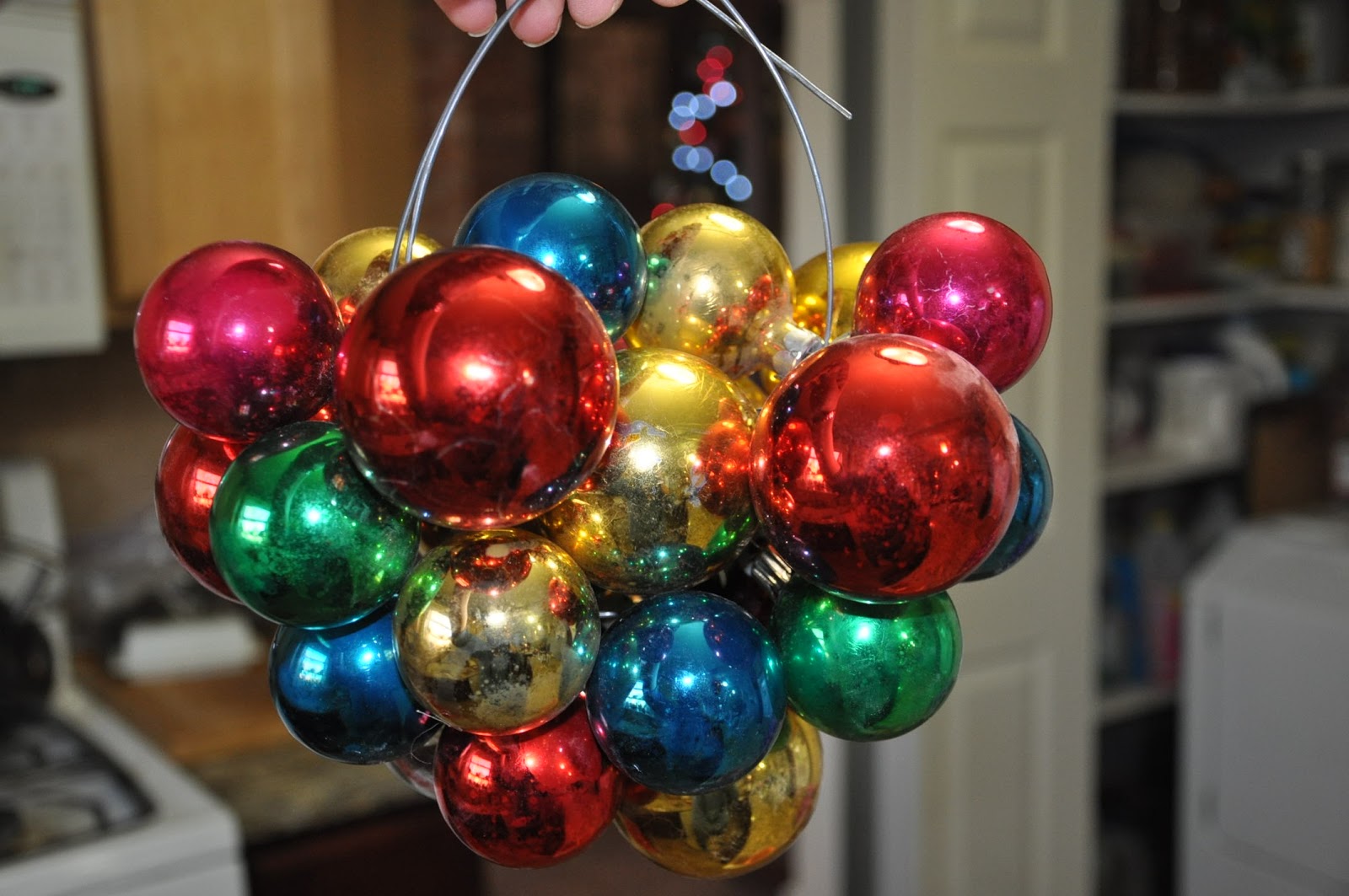 Yuen Yarn DIY Upcycled Christmas Bulb Wreath