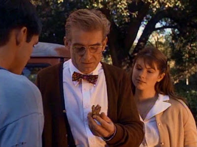 George Peck et Emily Harrison George Peck et Emily Harrison dans LE RETOUR DU PUPPET MASTER (THE CURSE OF THE PUPPET MASTER) de David DeCoteau