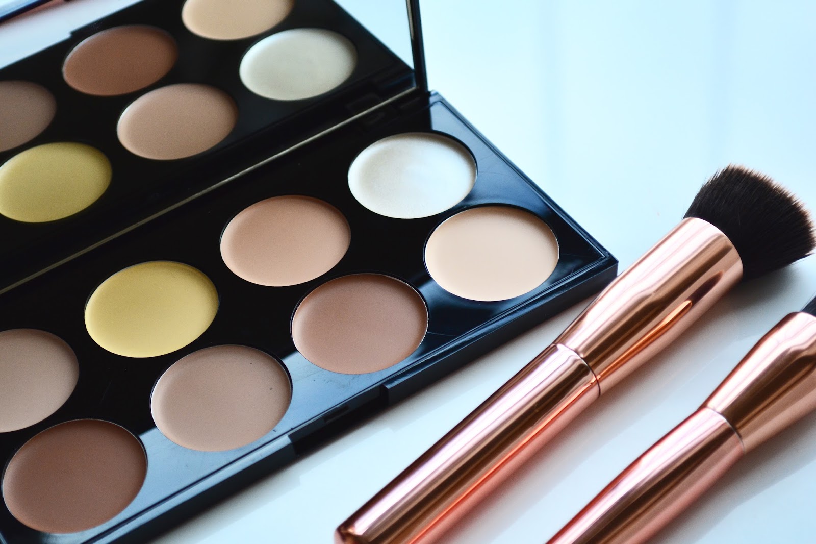 ensom Op Ofte talt Makeup Revolution Ultra Cream Contour Palette || Review | Miss Sunshine and  Sparkle