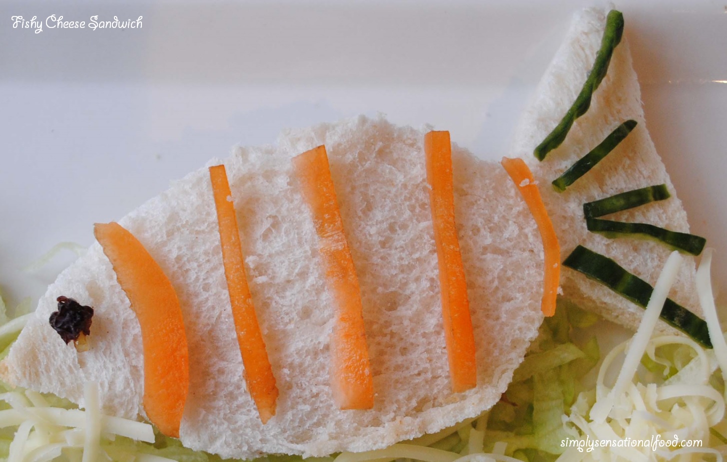 Novelty Kids Sandwiches Fish shape with cheese filling simply.food