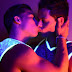 L'intimo che si illumina con la luce UV