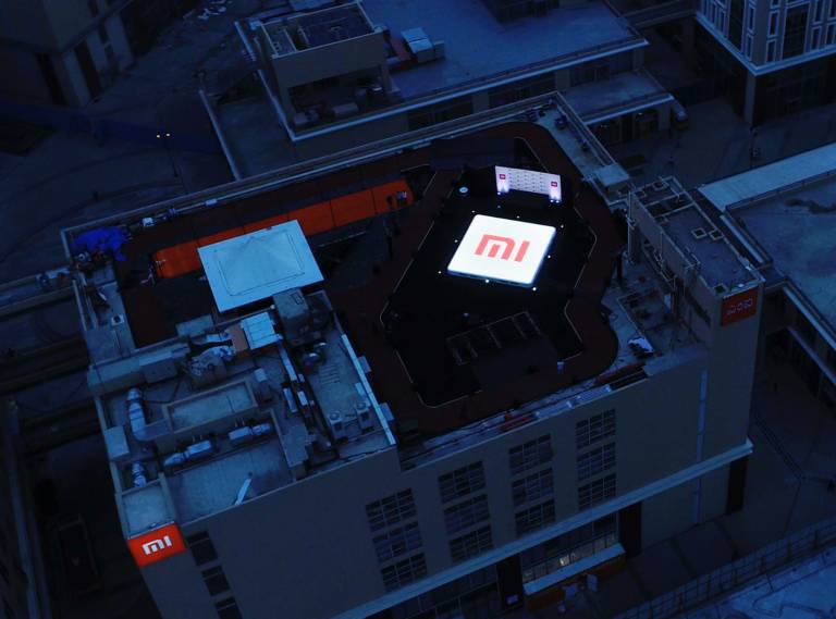 Logo Mi terbesar di dunia di lihat dari atas gedung (gizmochina.com)