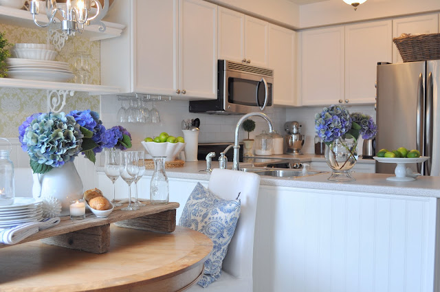 cottage style kitchen white