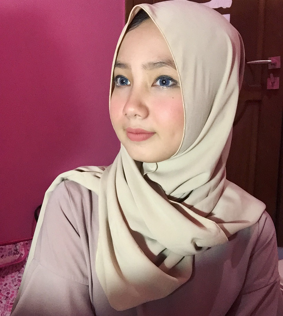 MakeUp Artist Jakarta IRIS AZLOU MAKE UP ARTIST JAKARTA