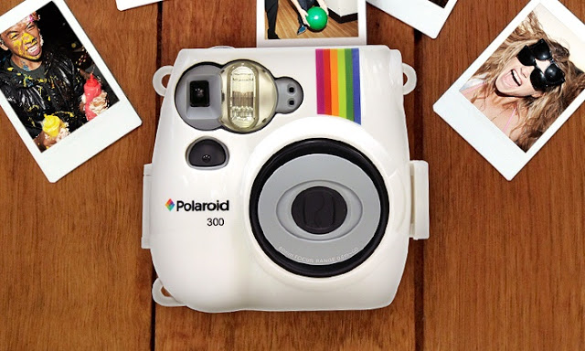 alt="instant cameras,camera,photos,photography,best camera,Polaroid PIC-300"