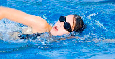 Bơi lội tốt cho người mắc gai cột sống cùng S1 