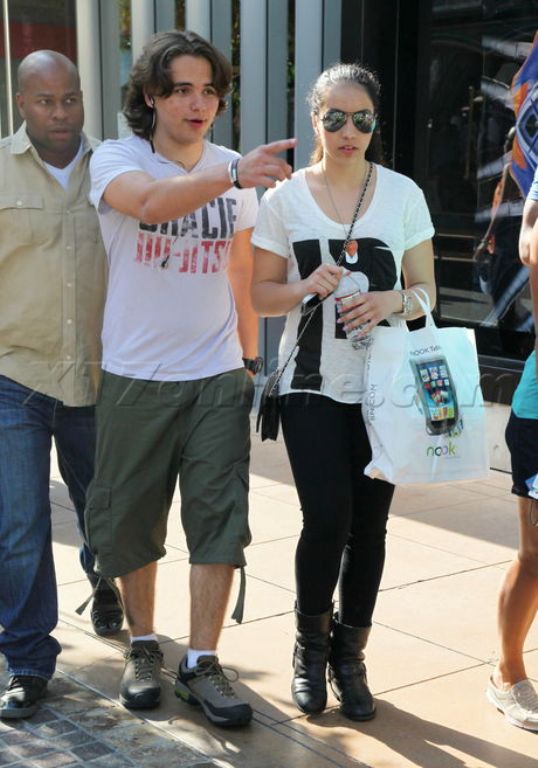 Blanket Jackson Forever Prince y su novia Remi dan un paseo en el