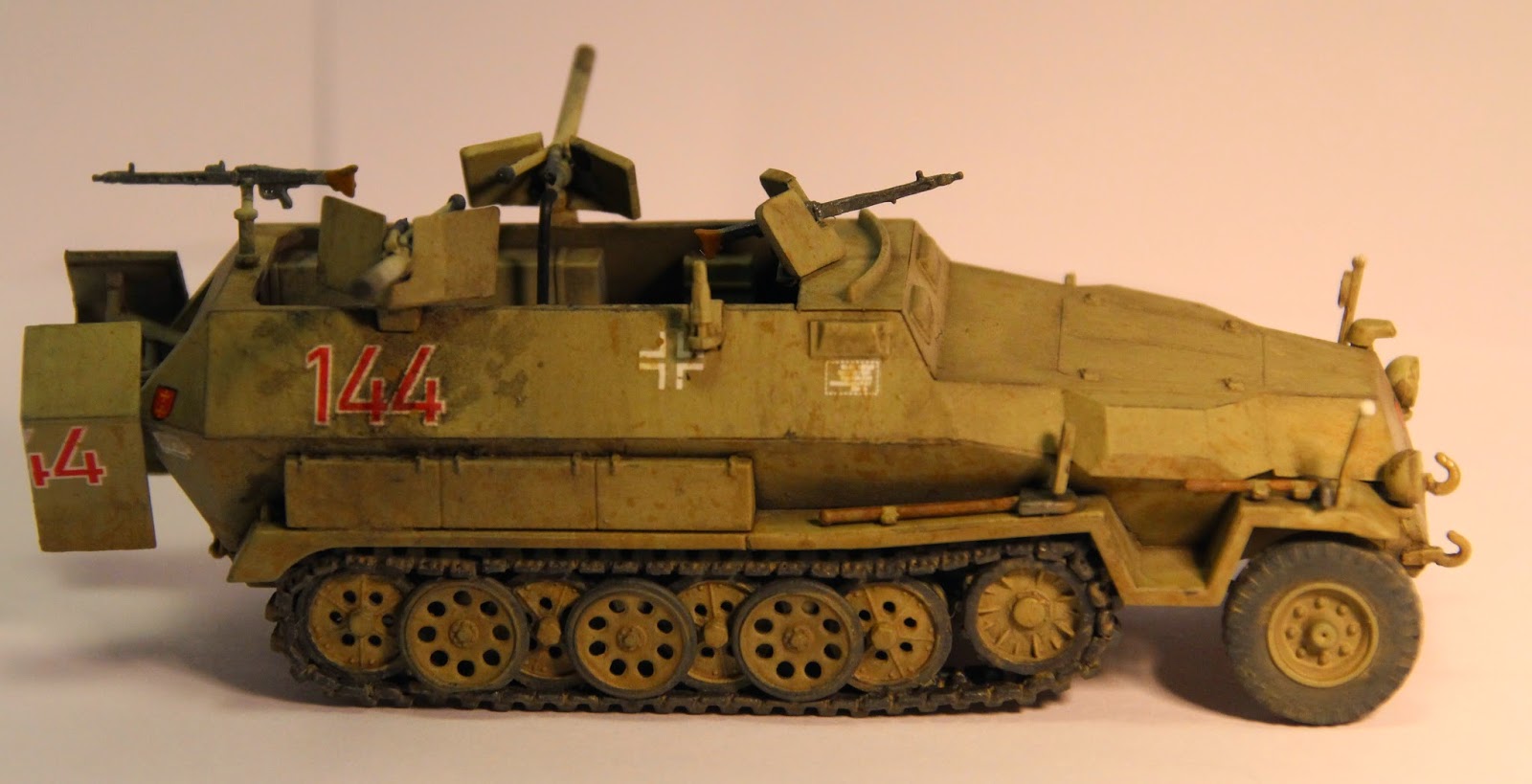 Simon's Tanks: Sd.Kfz.251/16 Flammpanzerwagen