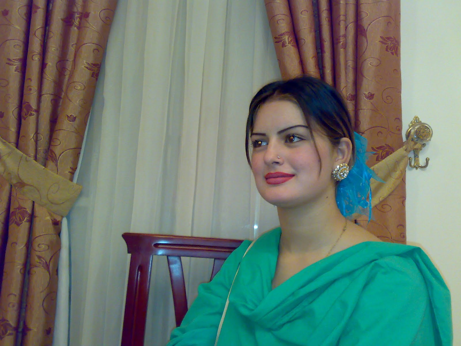Pashto Film Drama Actress And Singer Ghazala Javed Photos
