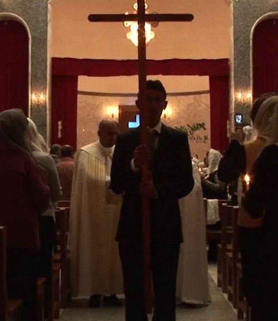 Convertidos entram na 'Igreja das Catacumbas' para não serem mortos pelo Islã. Convertidos entram na 'Igreja das Catacumbas' para não serem mortos pelo Islã.