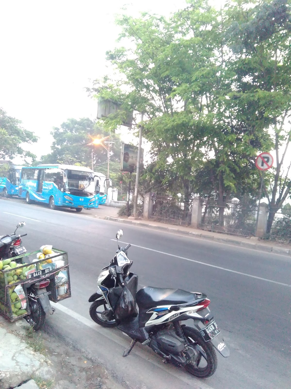 Kupat Tahu Padalarang di depan situ ciburuy