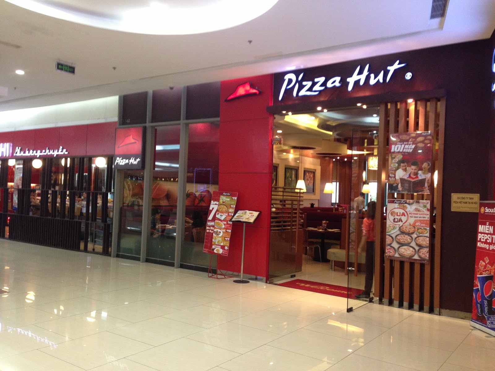 pizza-hut-vietnam-vincom ビンコムセンターのピザハット
