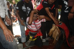 Inilah 8 Faktor Kenapa Kebanyakan Orang Kesurupan Oleh Makhluk Gaib Inilah 8 Faktor Kenapa Kebanyakan Orang Kesurupan Oleh Makhluk Gaib