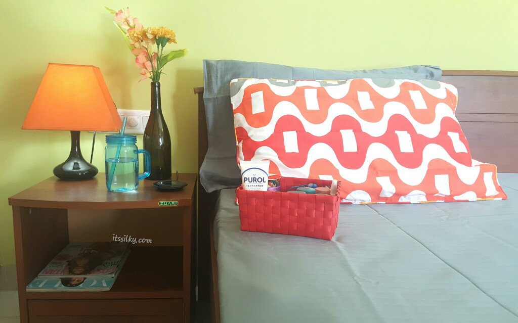 Its Silky WHAT TO KEEP ON YOUR BEDSIDE TABLE?