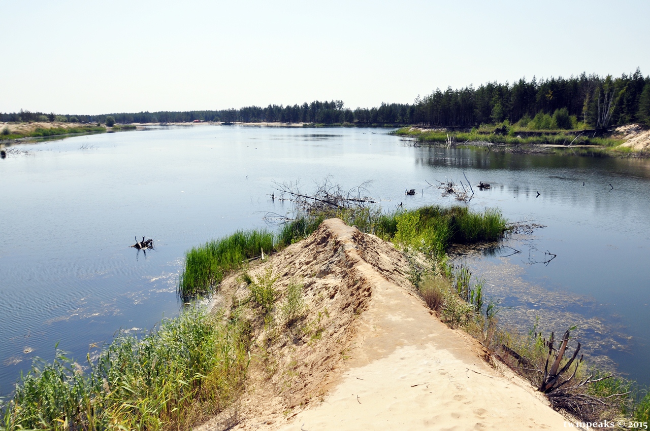 Озеро в городе озеры. Озеро намывное. Озеро по пятерке Алчевск. Краснолиманский участок. Платное озеро на пятом километре.