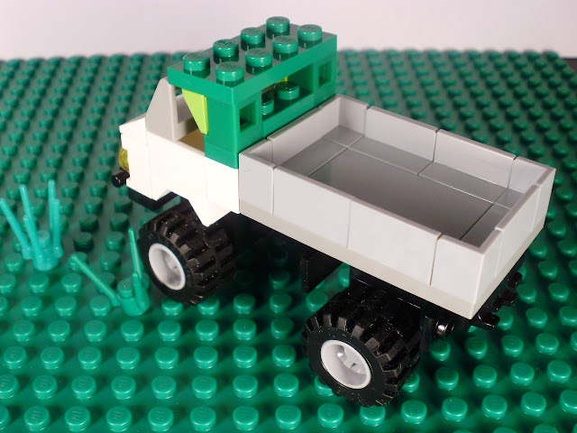 MOC LEGO Mercedes Unimog em versão micro escala