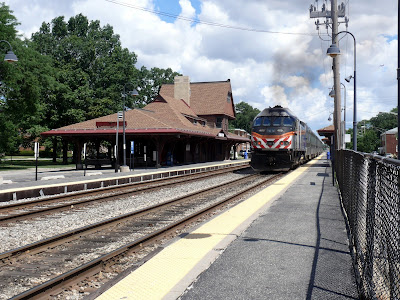 An inbound Metra commuter train departs the 111th Street Station inbound to Chicago. Photograph by David Daruszka.