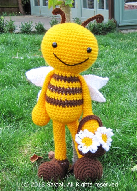 Happy Bee with Flower Basket Amigurumi Crochet Pattern ...