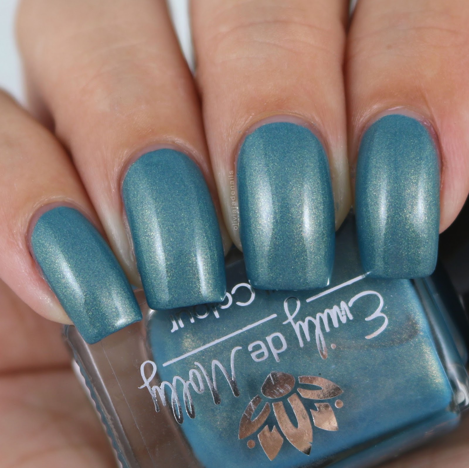 Emily de Molly Damaged Bills swatched by Olivia Jade Nails
