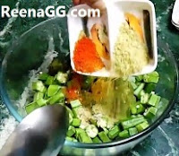 माइक्रोवेव में मसालेदार भिन्डी बनाने की विधि - Masala Bhindi in Microwave