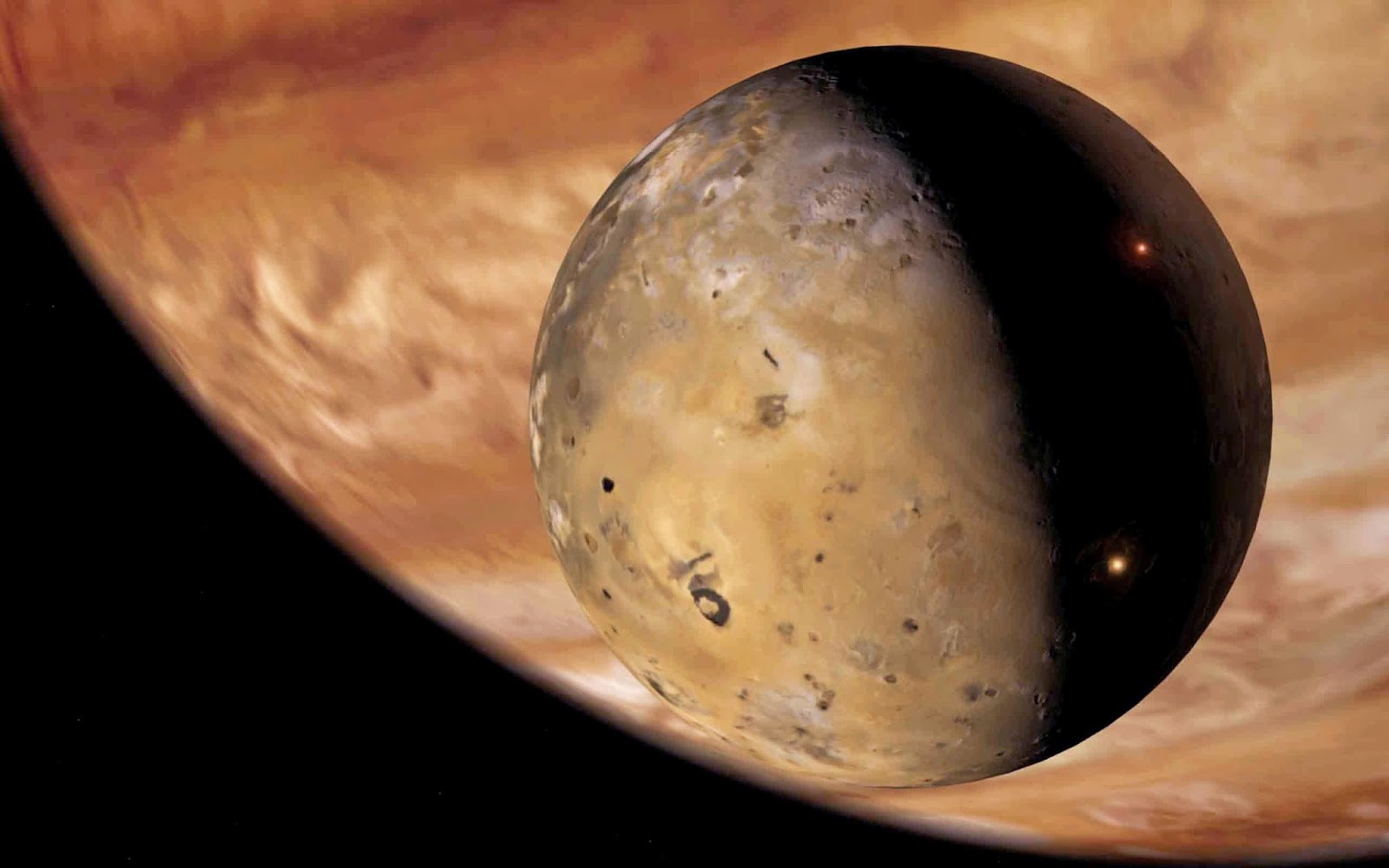 Io met Jupiter op de achtergrond Grotere foto van de maan Io