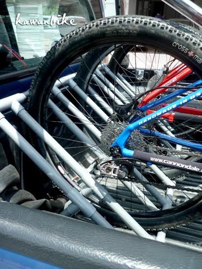 kawanbike: DIY Pick-up truck bike rack... in action