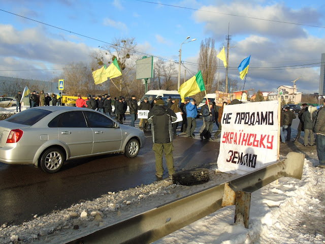 Фермери Київщини зупинили кортеж Порошенка біля Конча-Заспи та висунули свої вимоги до влади