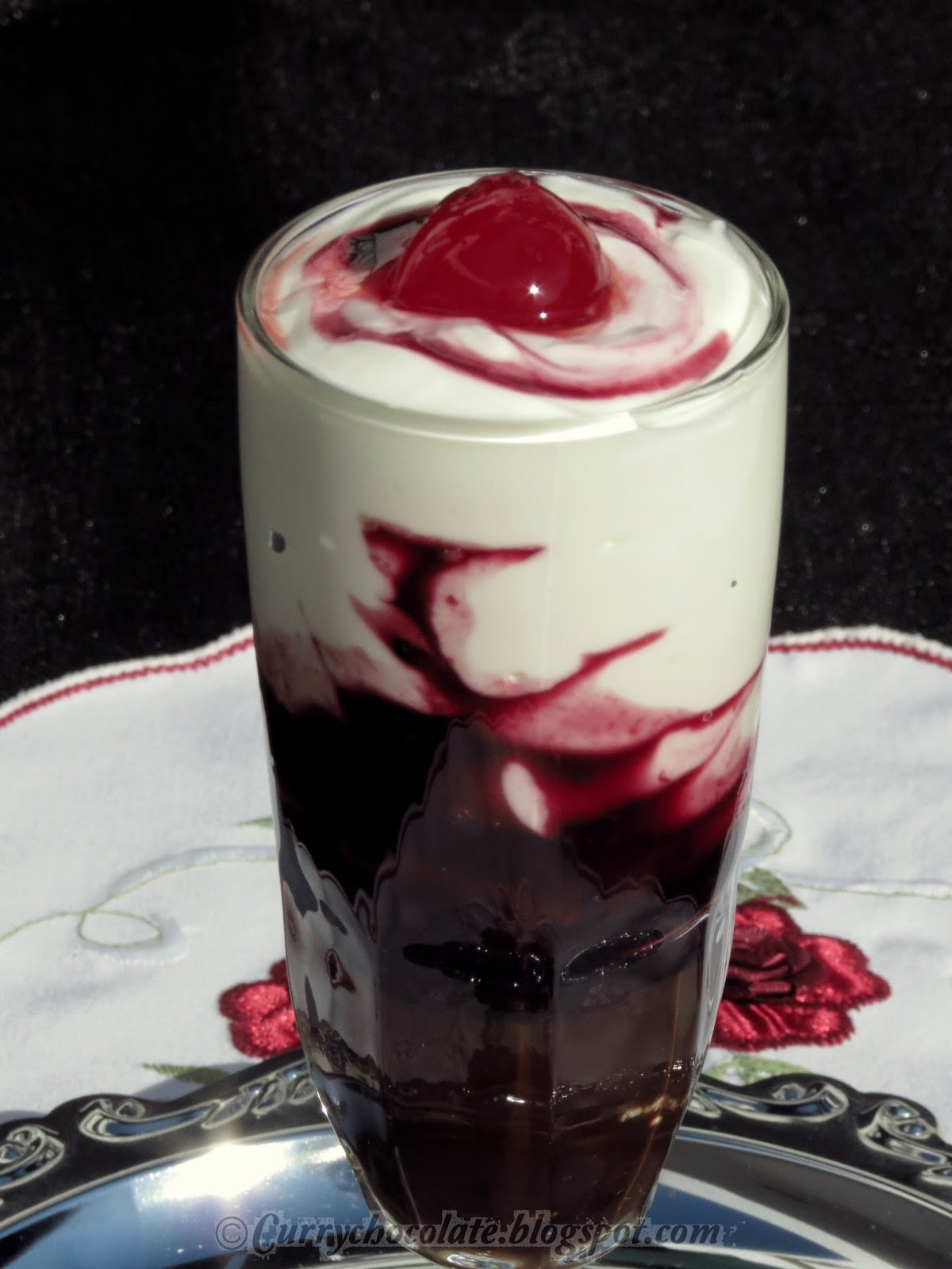 Curry y Chocolate Yogur griego con mermelada de zarzamoras Greek