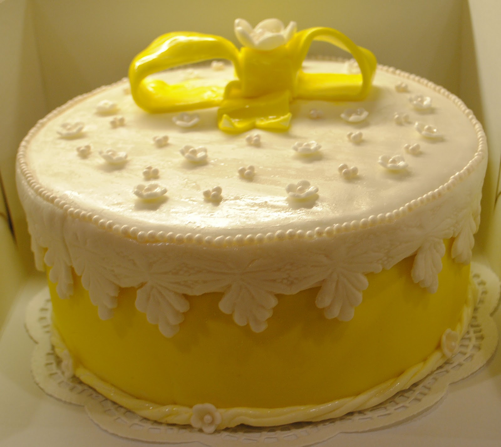 Sweet Treats By Michelle Yellow White Fondant Cake