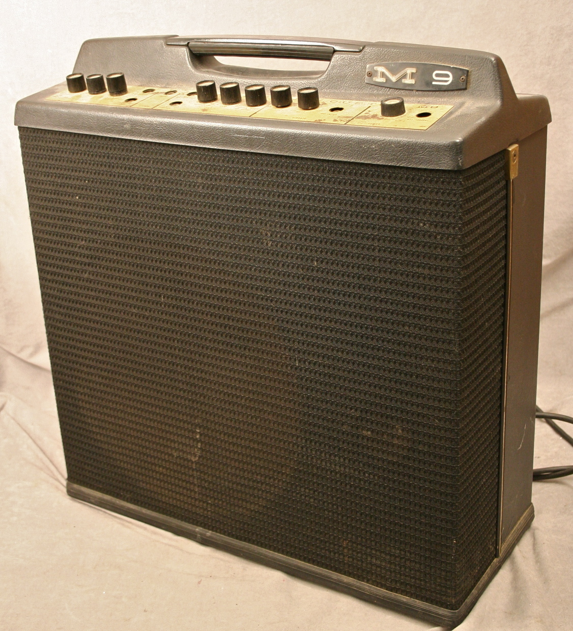 Craigslist Vintage Guitar Hunt MAGNATONE ALERT Nice M9 all tube amp w/ True Vibrato on eBay