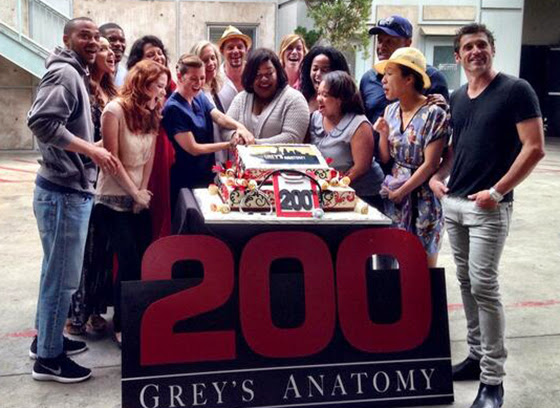 Greys-Anatomy-S10E04-Puttin-on-the-Ritz-celebrando-episodio-200