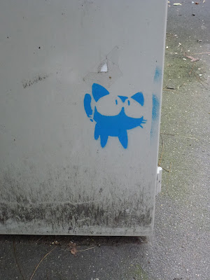 Stencil | blaue, niedliche Katze - mit verdammt großen Augen - in Trier