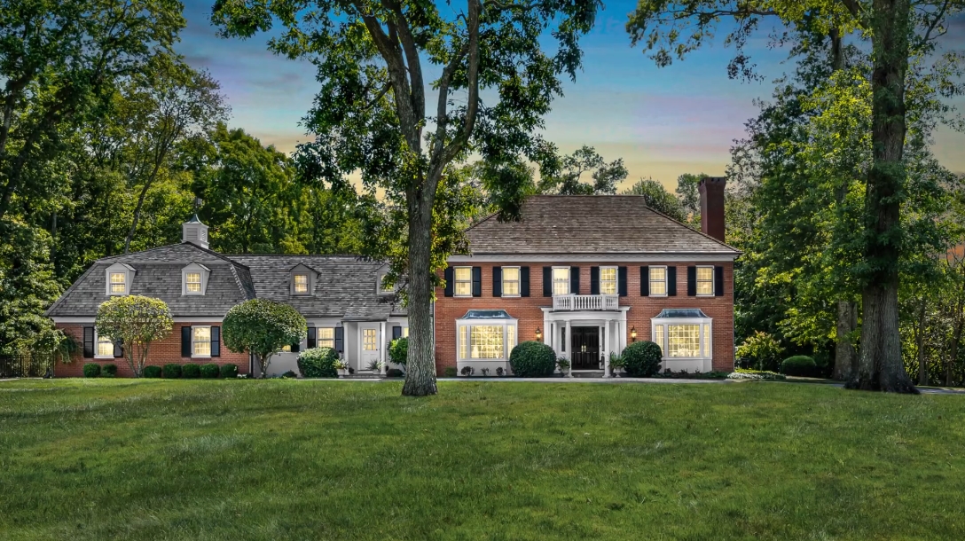 39 Interior Design Photos vs. 165 High Point Ln, Fairfield, CT Luxury Home Tour