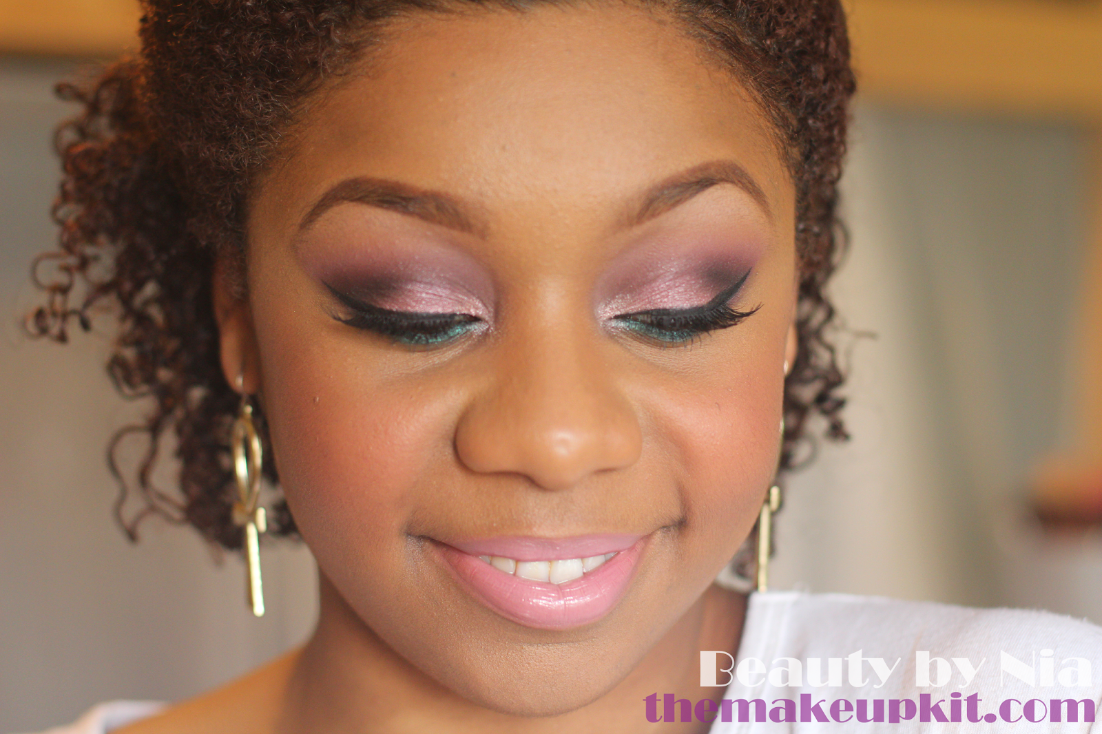 Valentine romantic pink and teal smokey eye makeup look 9