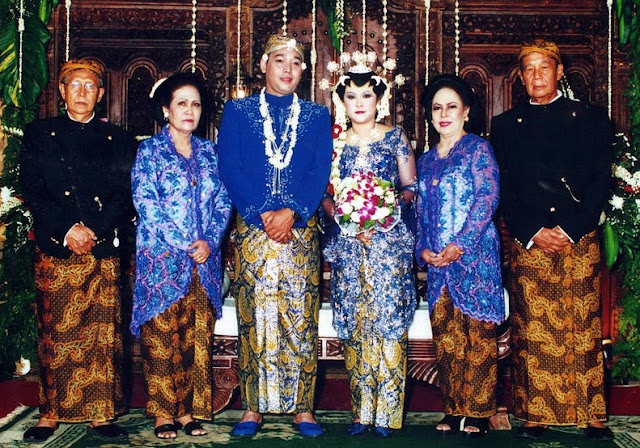 Pakaian adat pengantin Jawa Tengah