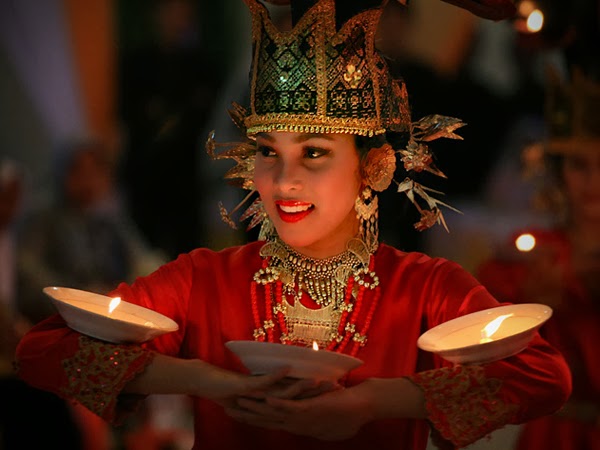 Tari Piring Tari Piring