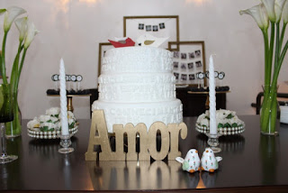 decoração, noivado, real, preto e branco, dourado, mesa do bolo