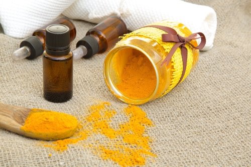 Camomille et le curcuma Camomille et le curcuma