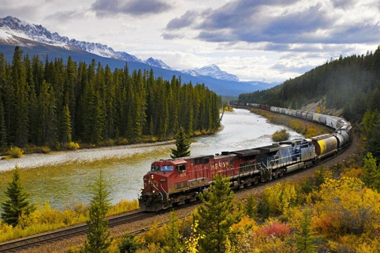 En beğenilen tren fotoğrafları Avustralya demir yollarında kullanılan Ghan'a aittir.