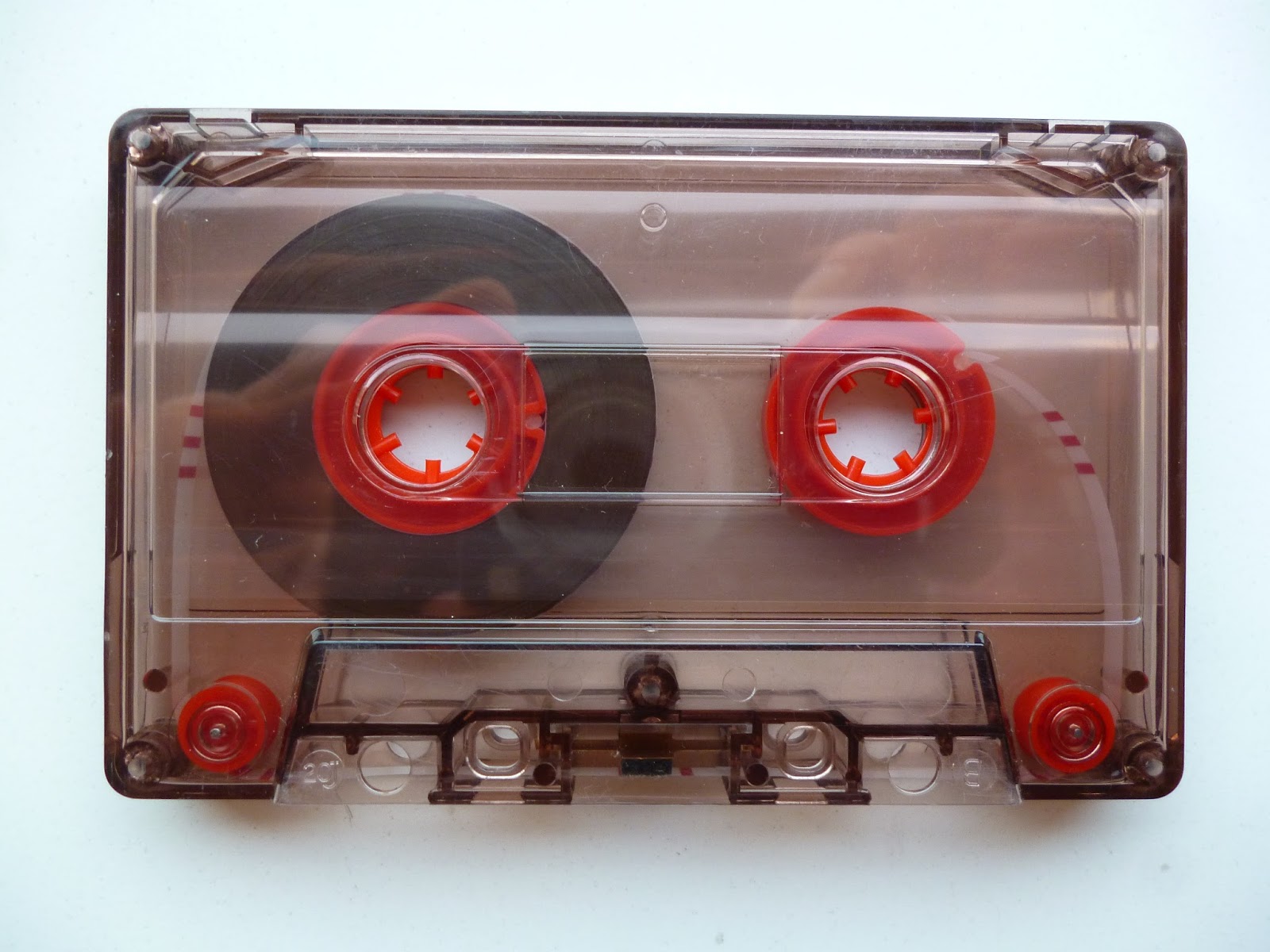 Musikkassetten RED audio cassette ROTE Audiokassette ROT cinta de
